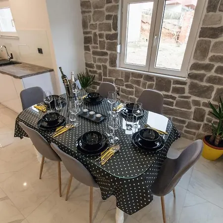 Collis - #73651 Makarska